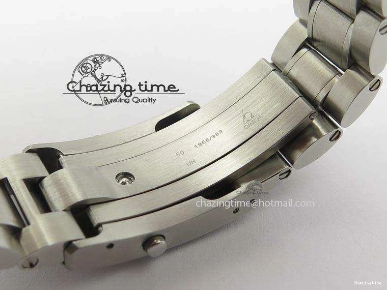 0206 Modern Speedmaster Apollo XVII Gray Dial On SS Bracelet Manual Winding Chrono Movement 8223